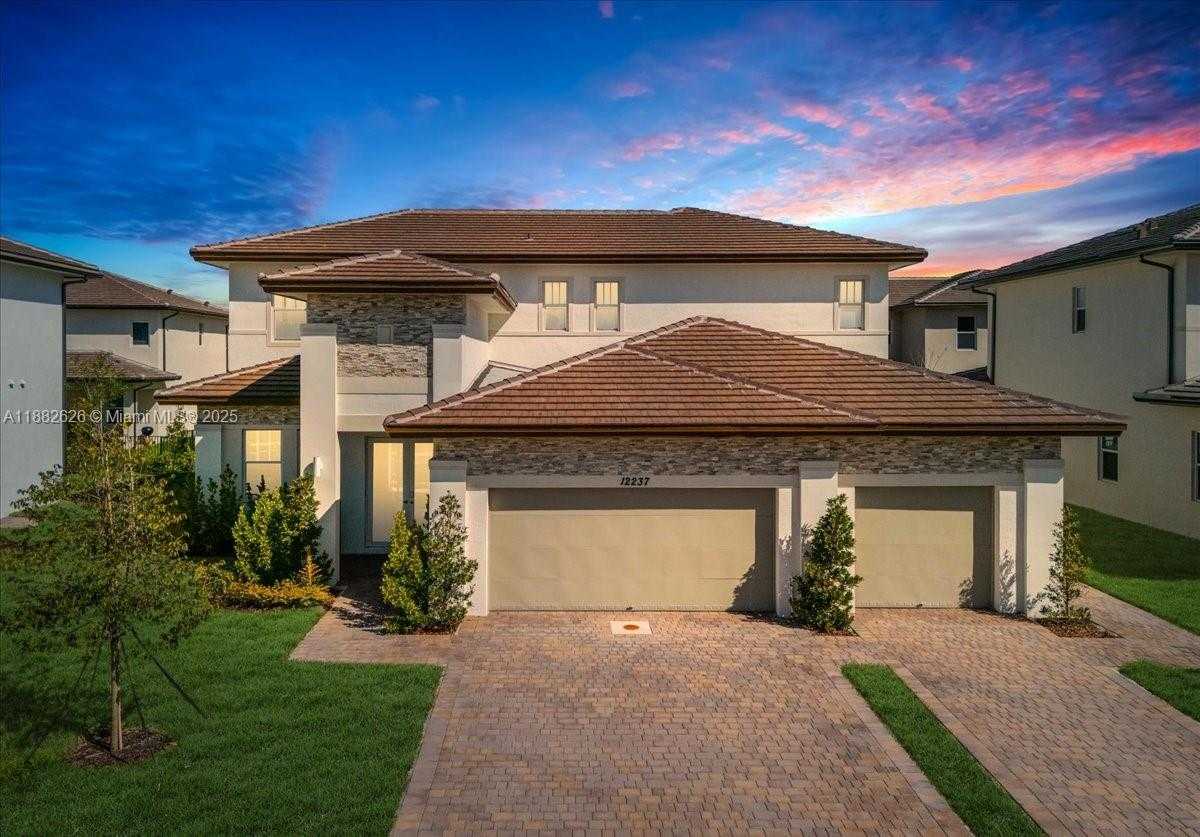 Small Image of 12237 SOUTH WEST 43RD CT, Davie Number 2