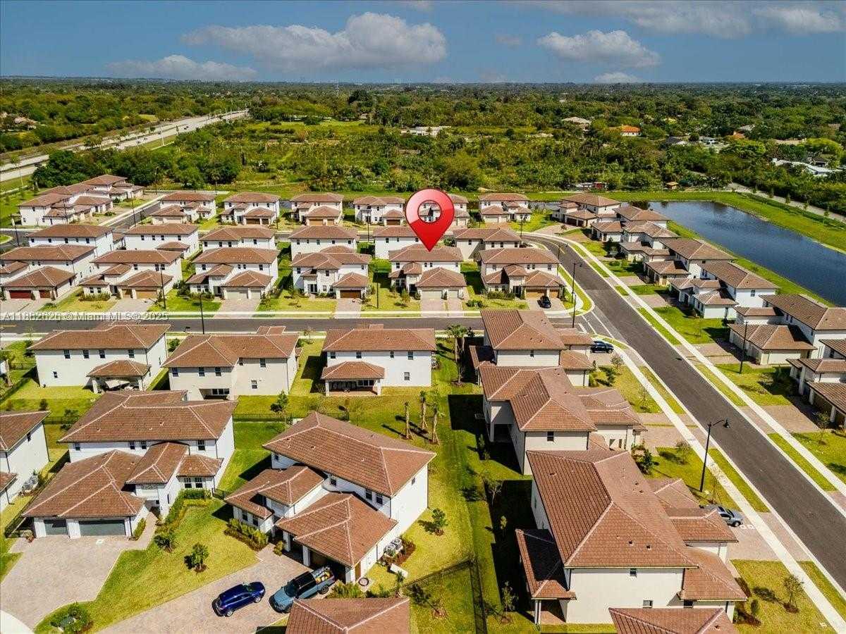Small Image of 12237 SOUTH WEST 43RD CT, Davie Number 76