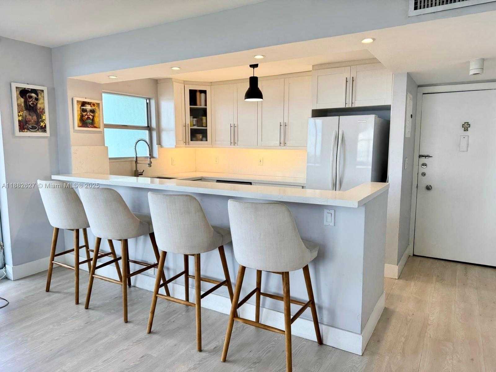 Small Image of 5 NORTH EAST ISLAND AVE #10J, Miami Beach Number 2