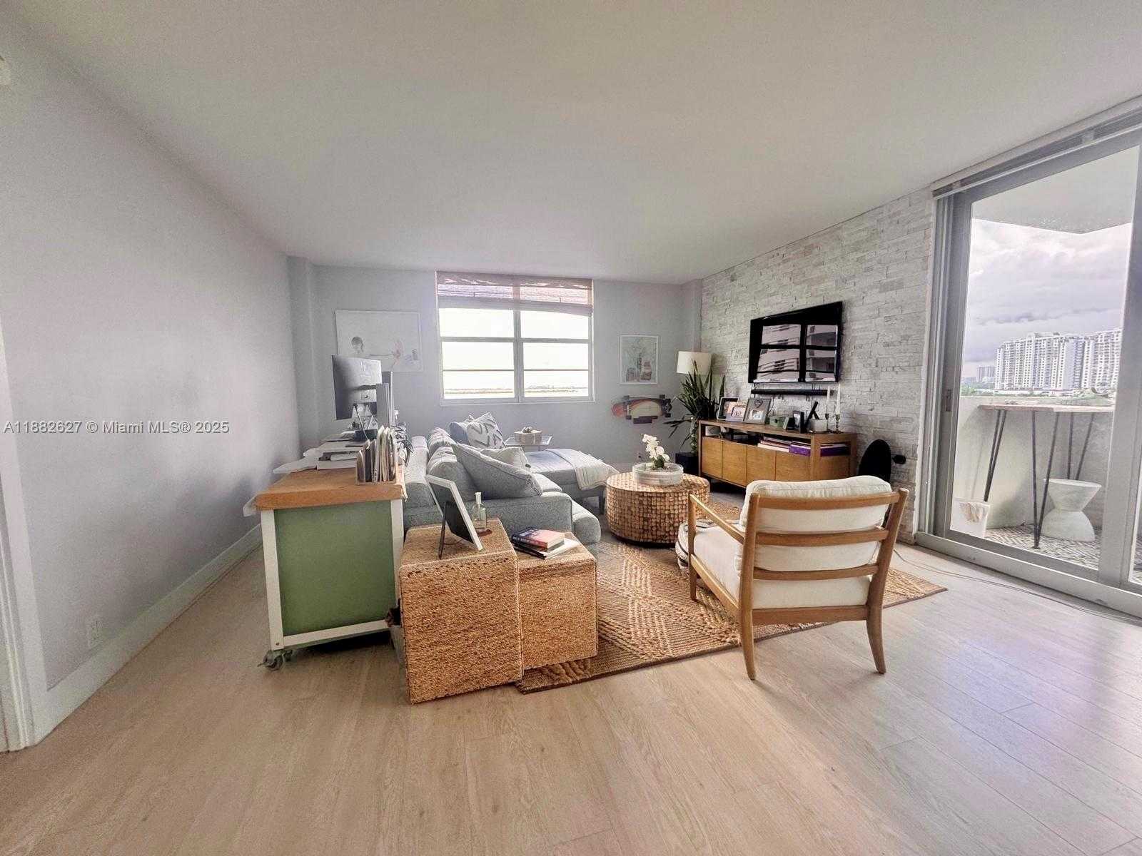 Small Image of 5 NORTH EAST ISLAND AVE #10J, Miami Beach Number 5
