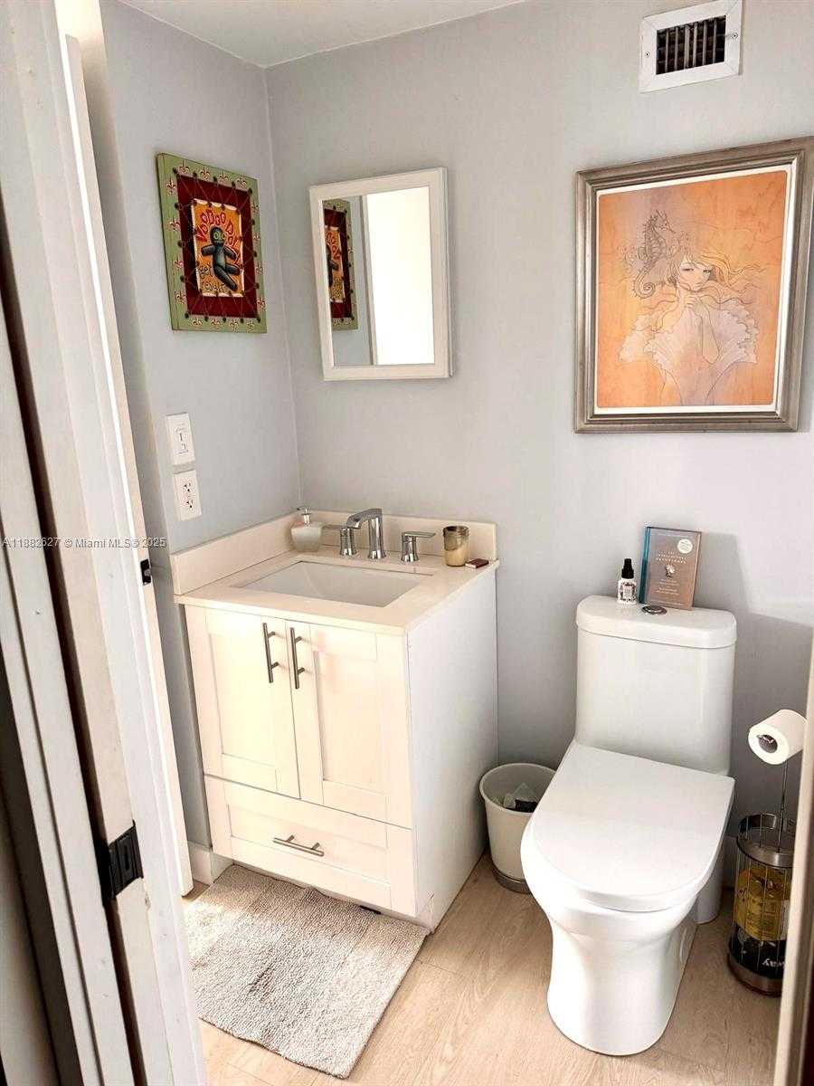Small Image of 5 NORTH EAST ISLAND AVE #10J, Miami Beach Number 6