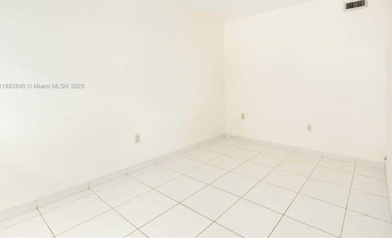 Small Image of 5825 COLLINS AVE #7D, Miami Beach Number 14