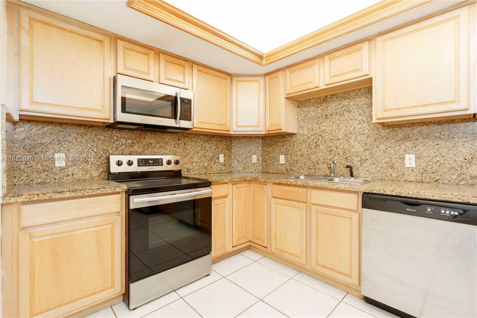 Small Image of 5825 COLLINS AVE #7D, Miami Beach Number 18