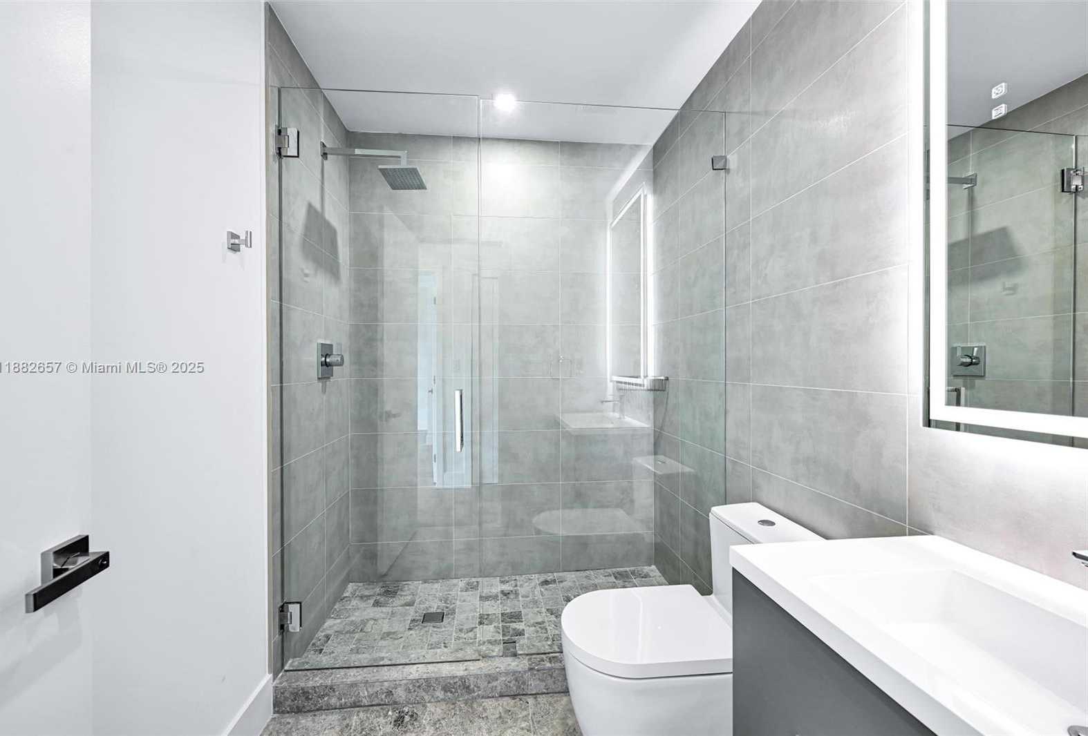 Small Image of 204 SUNRISE DR #204C, Key Biscayne Number 10