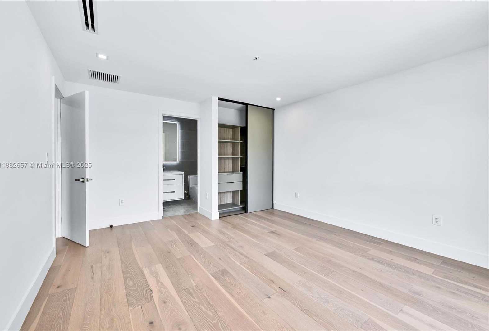 Small Image of 204 SUNRISE DR #204C, Key Biscayne Number 17