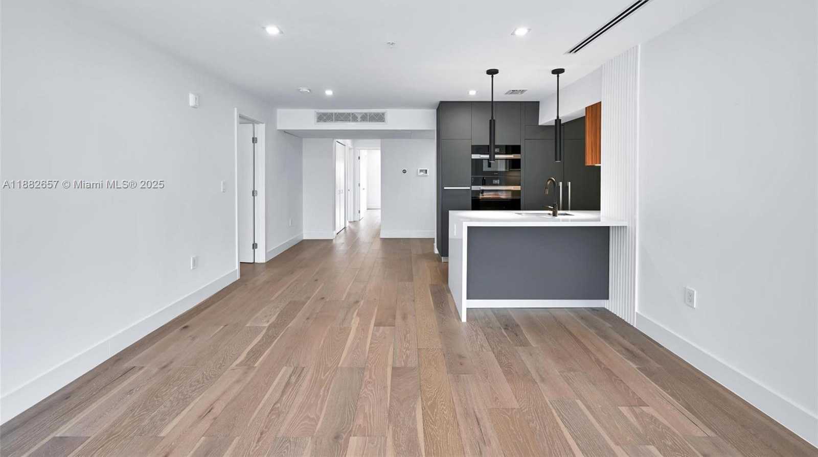 Small Image of 204 SUNRISE DR #204C, Key Biscayne Number 3