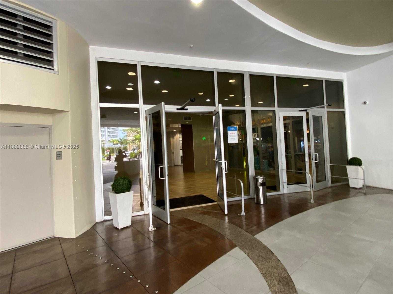 Small Image of 1750 NORTH BAYSHORE DR #2707, Miami Number 4