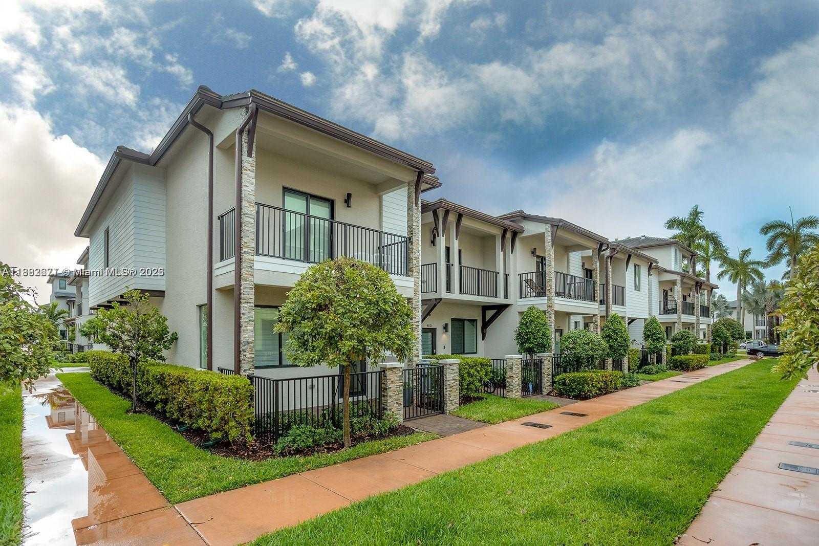 Small Image of 4665 NORTH WEST 83RD PATH, Doral Number 2