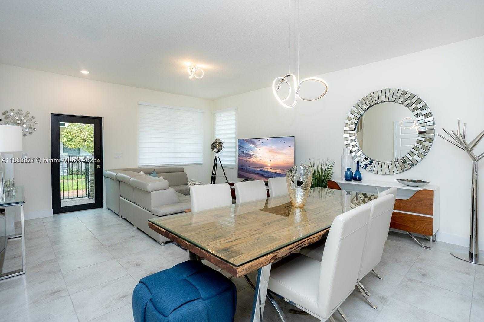 Small Image of 4665 NORTH WEST 83RD PATH, Doral Number 3