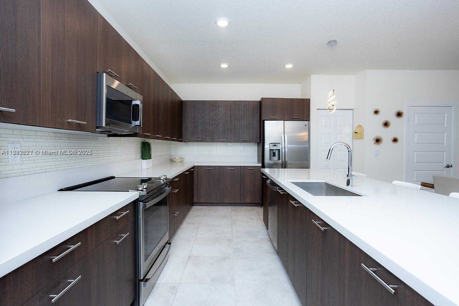 Small Image of 4665 NORTH WEST 83RD PATH, Doral Number 6