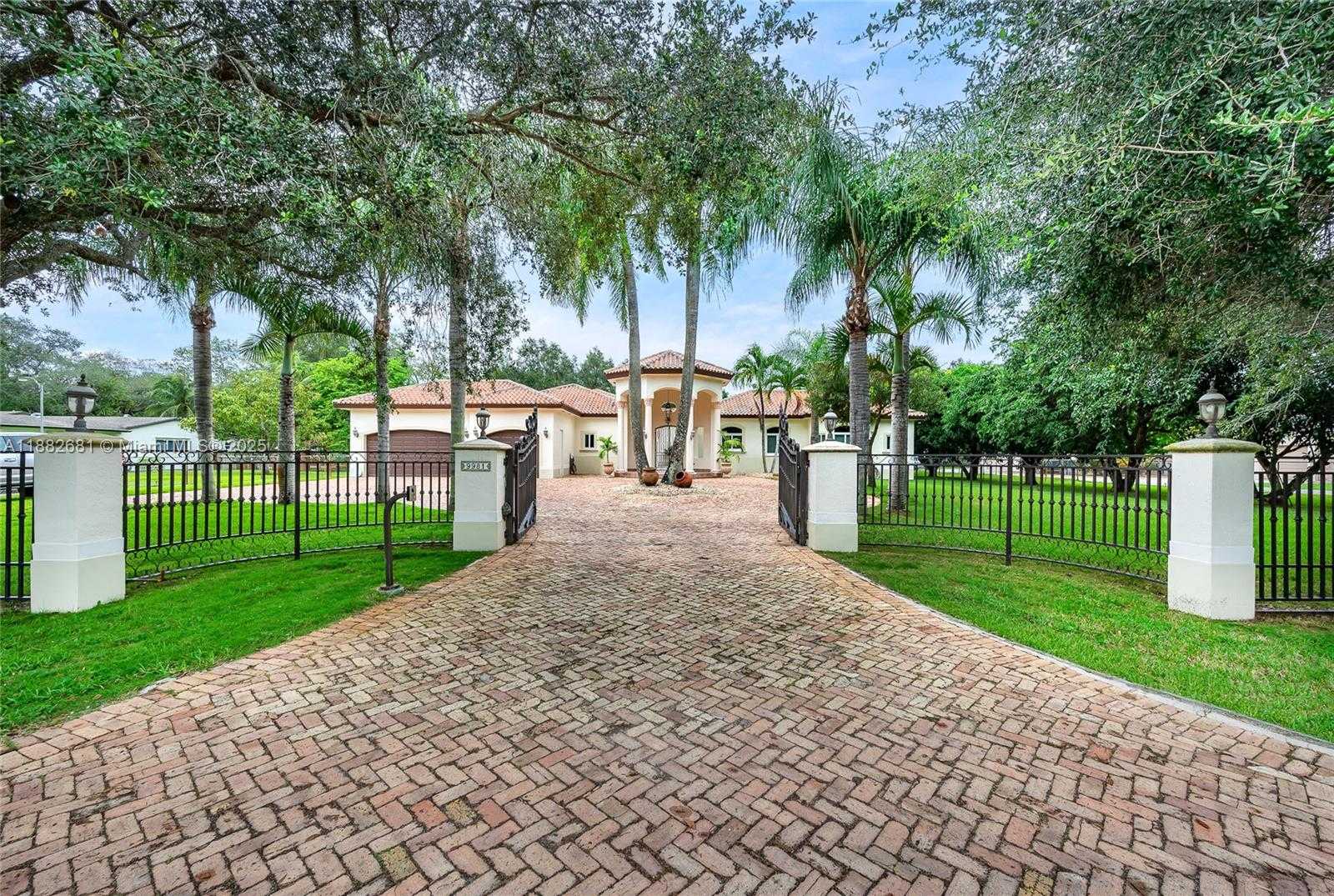 Small Image of 9981 SOUTH WEST 70TH ST, Miami Number 3