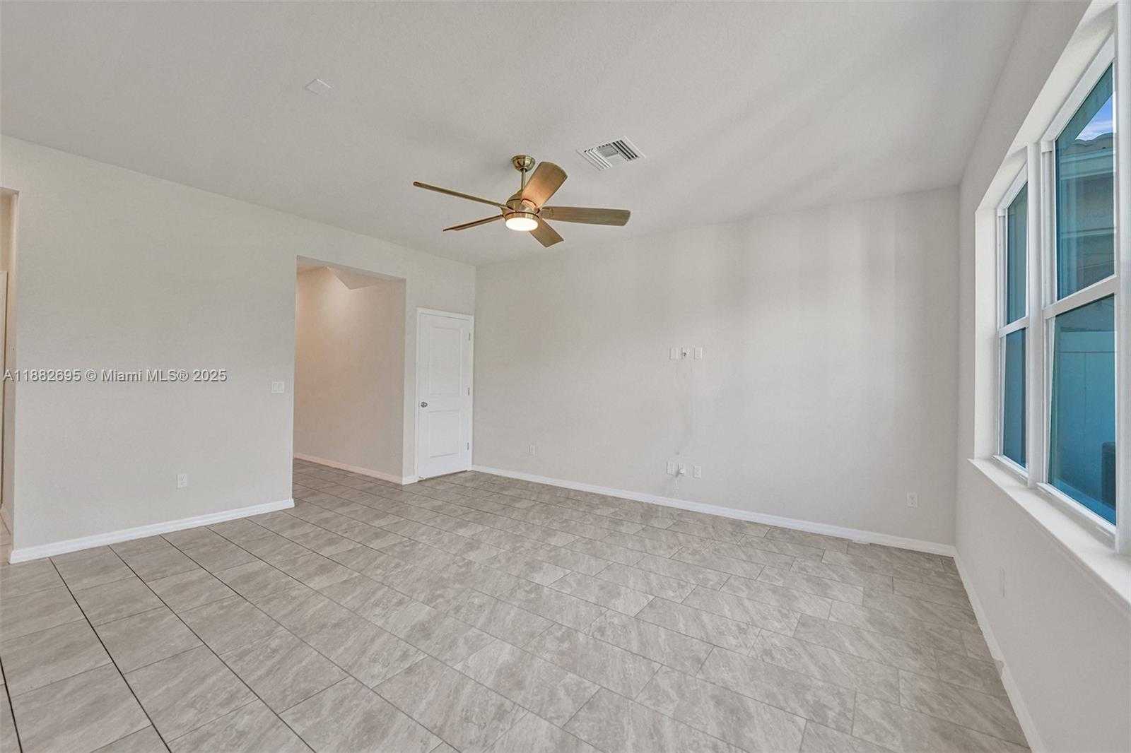 Small Image of 4764 EUCALYPTUS DR, Hollywood Number 11