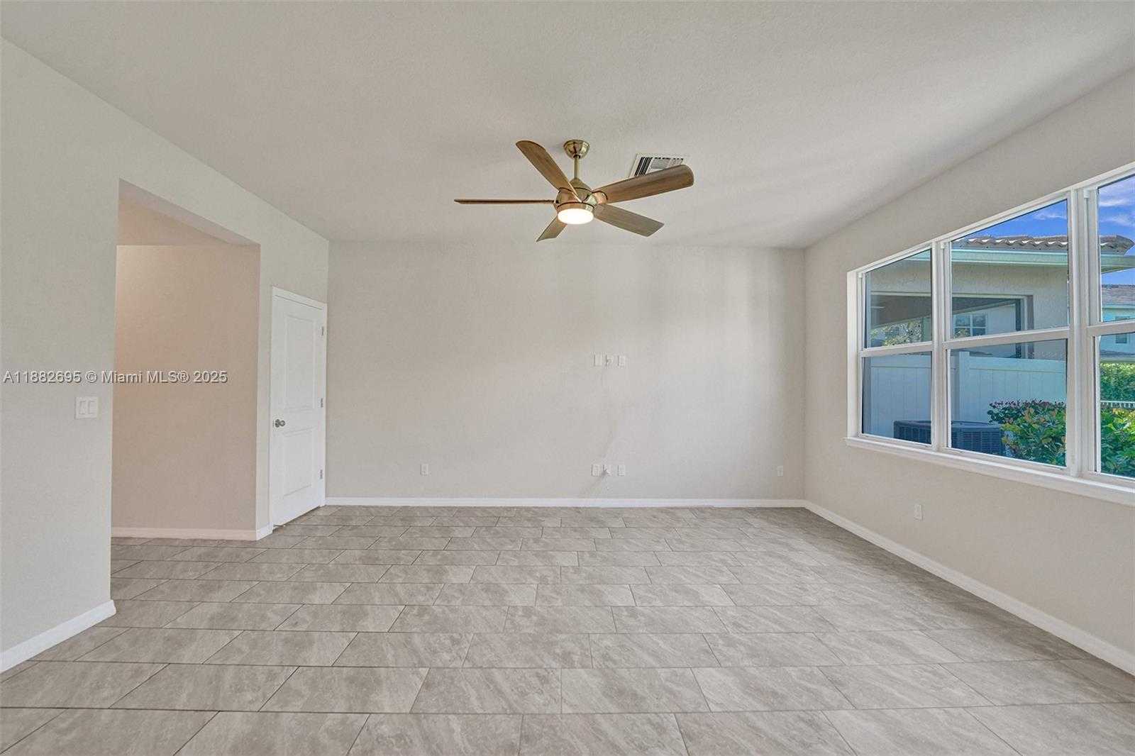 Small Image of 4764 EUCALYPTUS DR, Hollywood Number 12