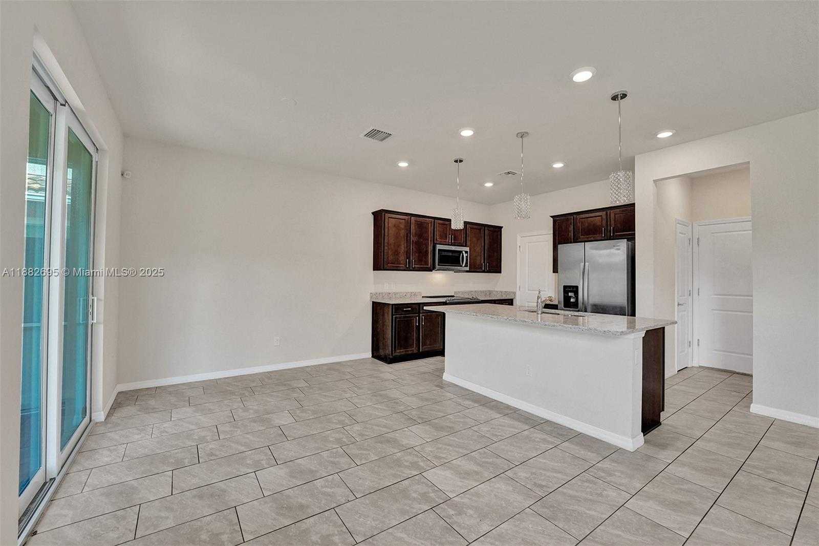 Small Image of 4764 EUCALYPTUS DR, Hollywood Number 15