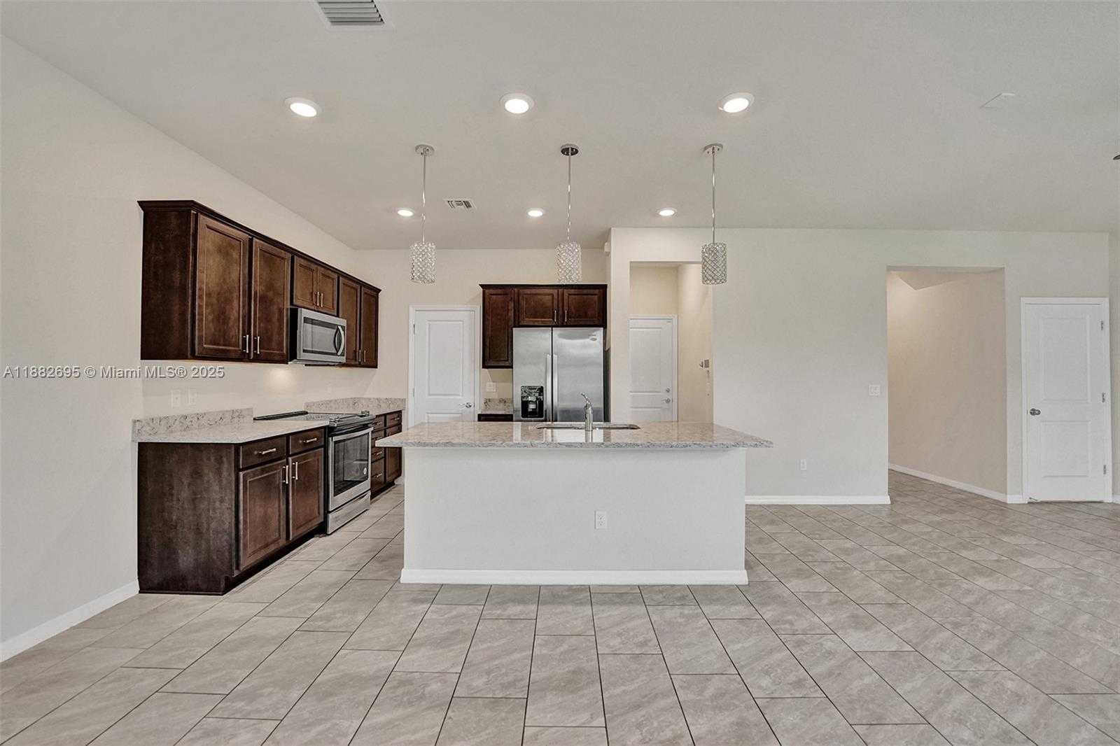 Small Image of 4764 EUCALYPTUS DR, Hollywood Number 16