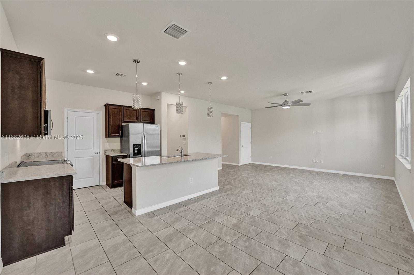 Small Image of 4764 EUCALYPTUS DR, Hollywood Number 17