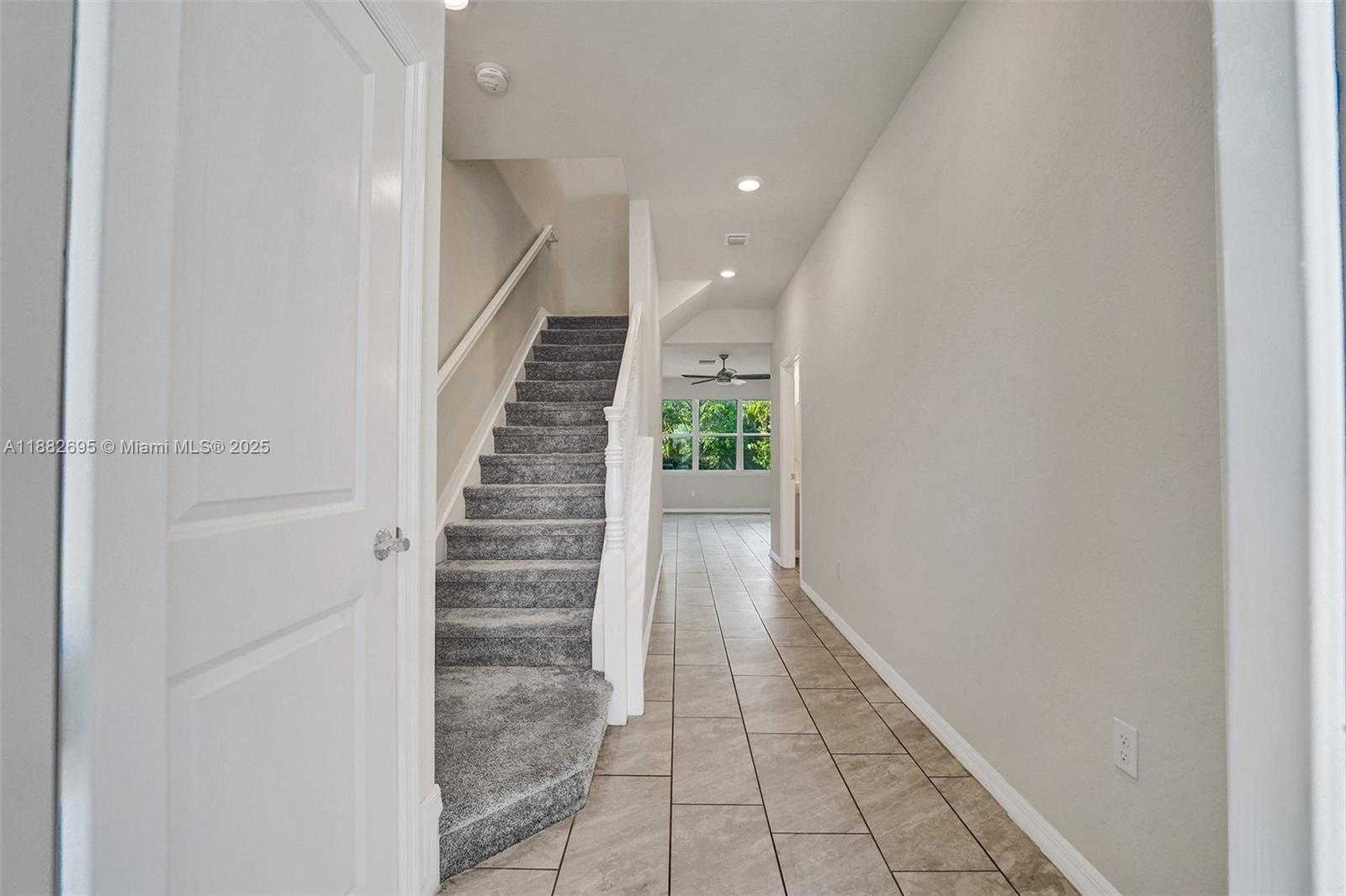 Small Image of 4764 EUCALYPTUS DR, Hollywood Number 2