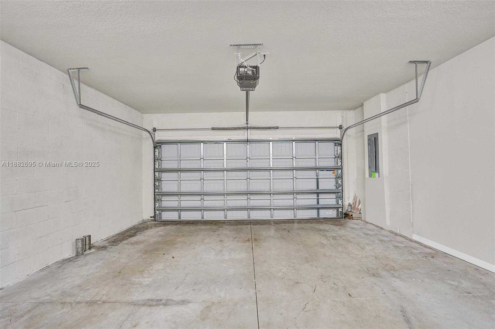 Small Image of 4764 EUCALYPTUS DR, Hollywood Number 25