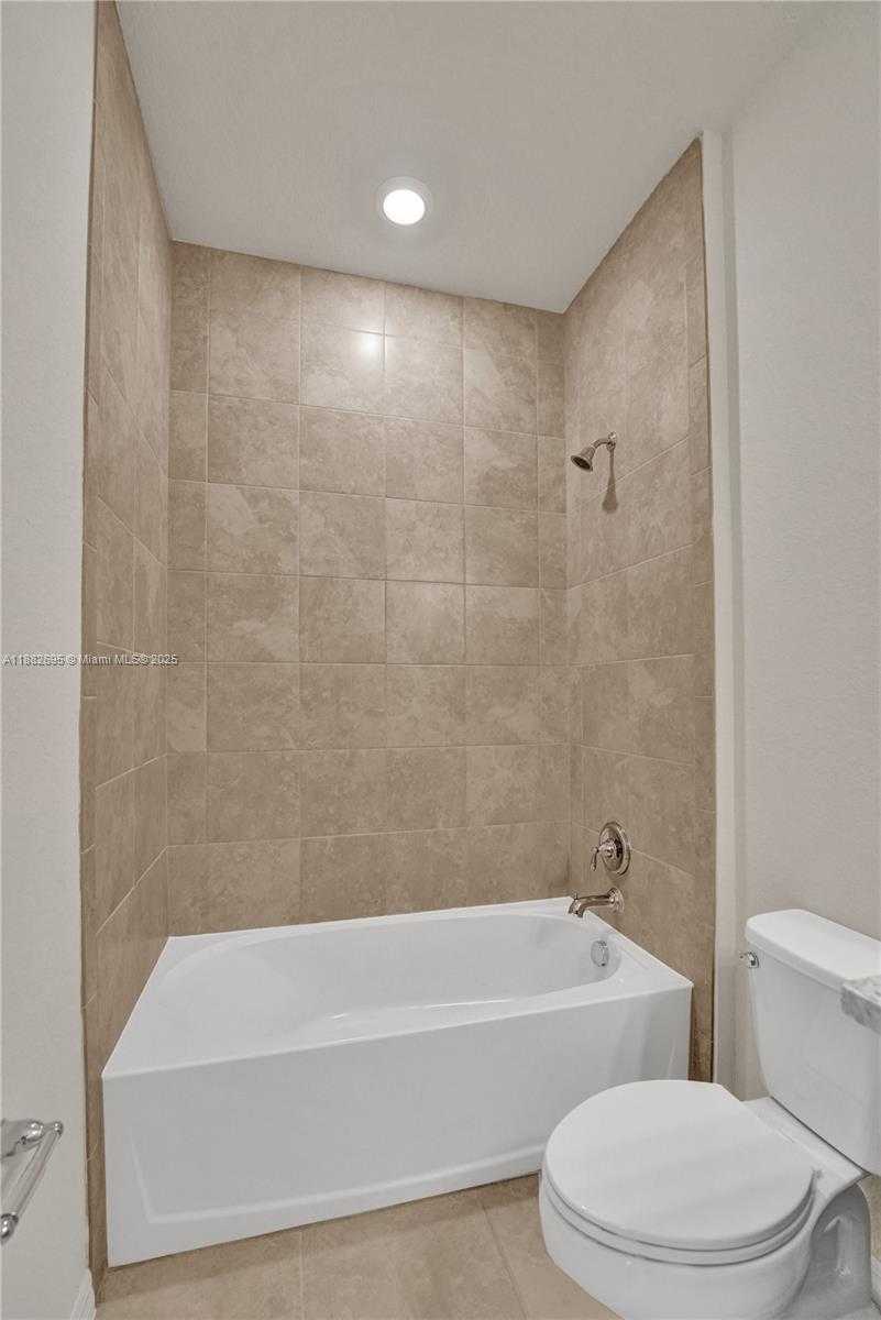 Small Image of 4764 EUCALYPTUS DR, Hollywood Number 30