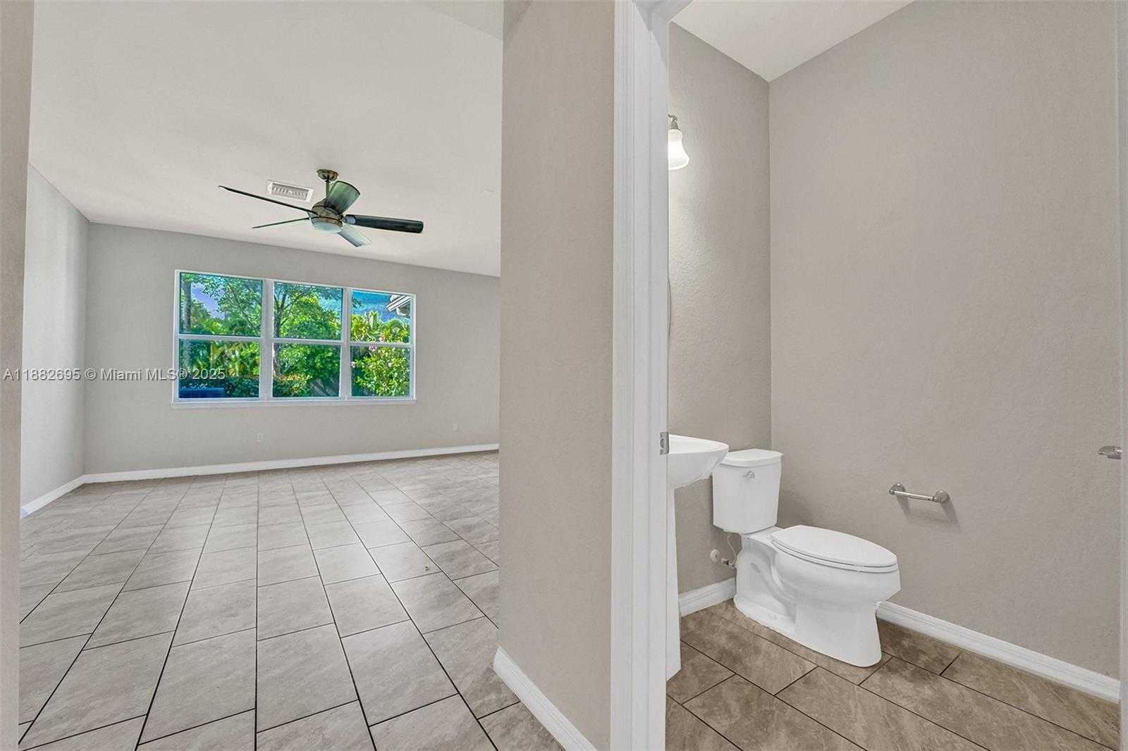 Small Image of 4764 EUCALYPTUS DR, Hollywood Number 4