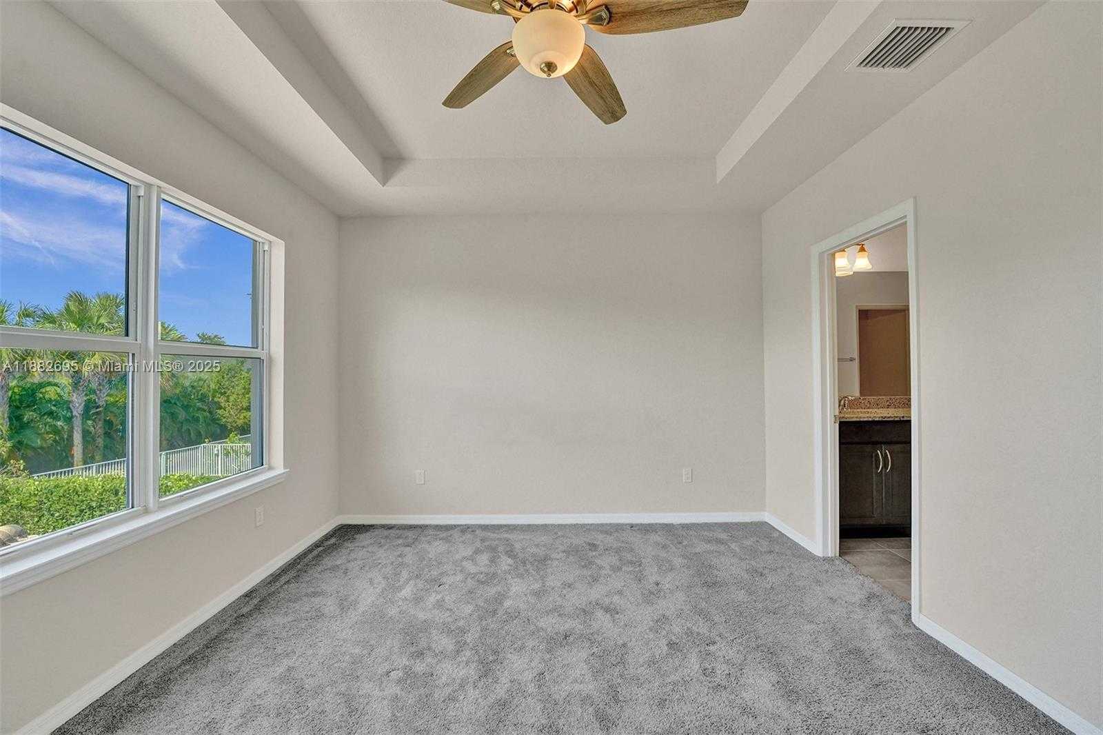 Small Image of 4764 EUCALYPTUS DR, Hollywood Number 43