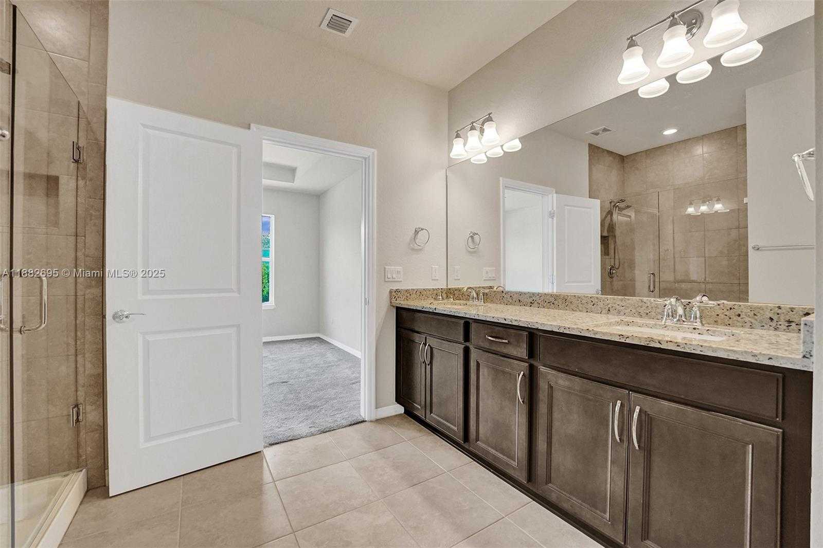 Small Image of 4764 EUCALYPTUS DR, Hollywood Number 48