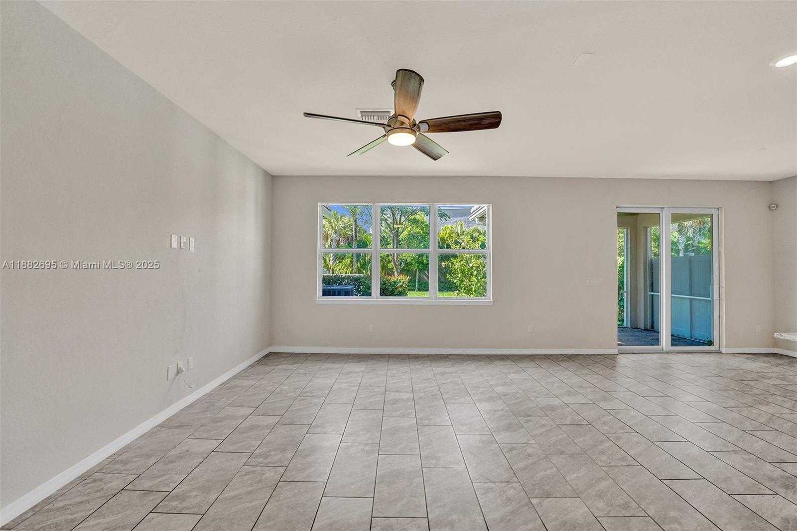 Small Image of 4764 EUCALYPTUS DR, Hollywood Number 5