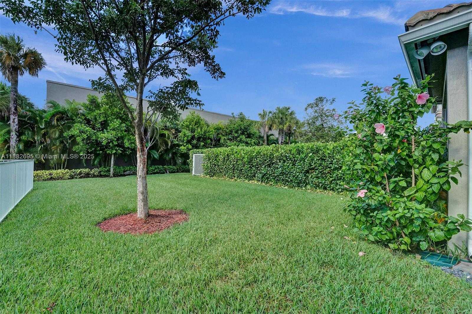 Small Image of 4764 EUCALYPTUS DR, Hollywood Number 52