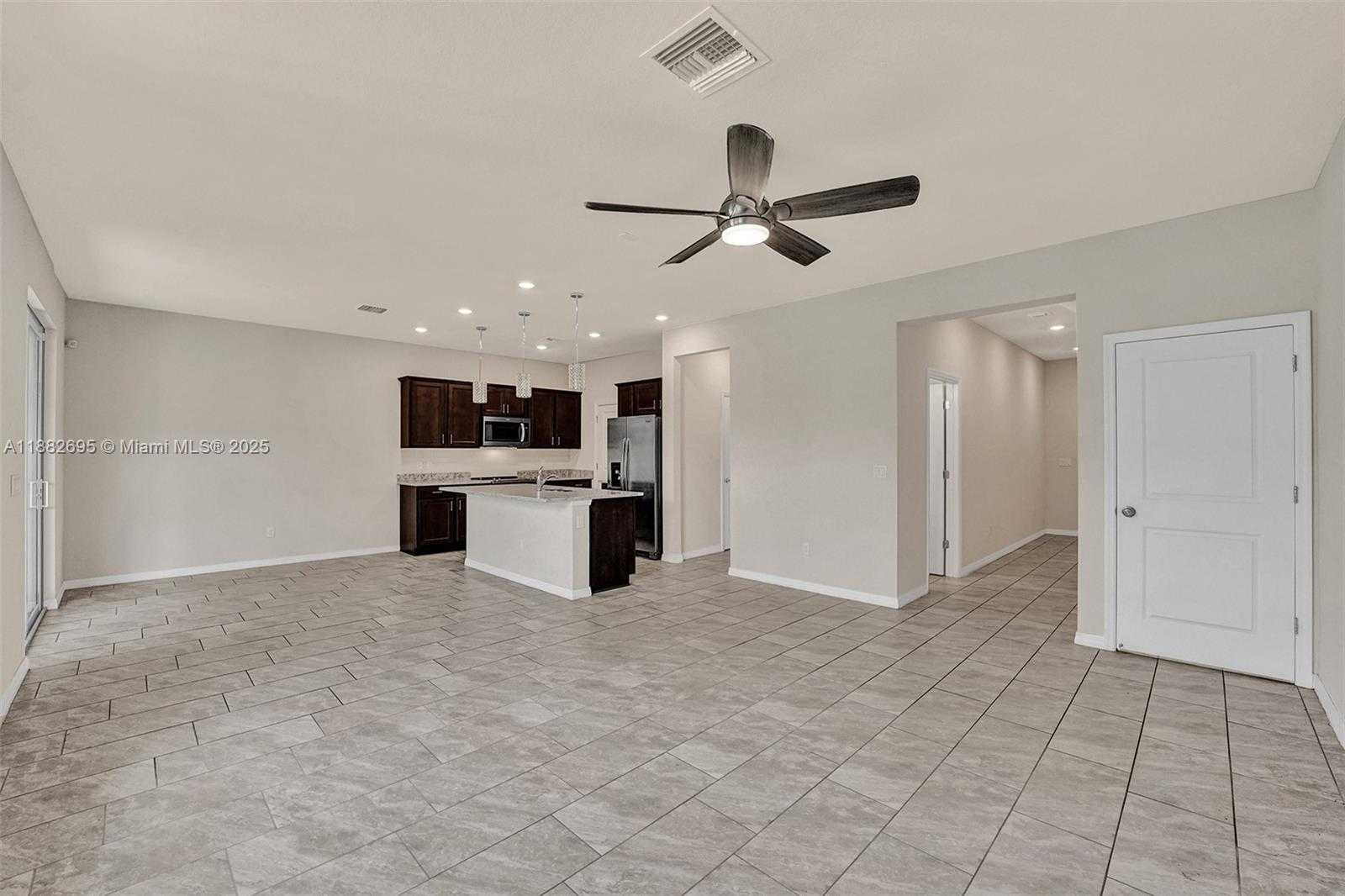 Small Image of 4764 EUCALYPTUS DR, Hollywood Number 7