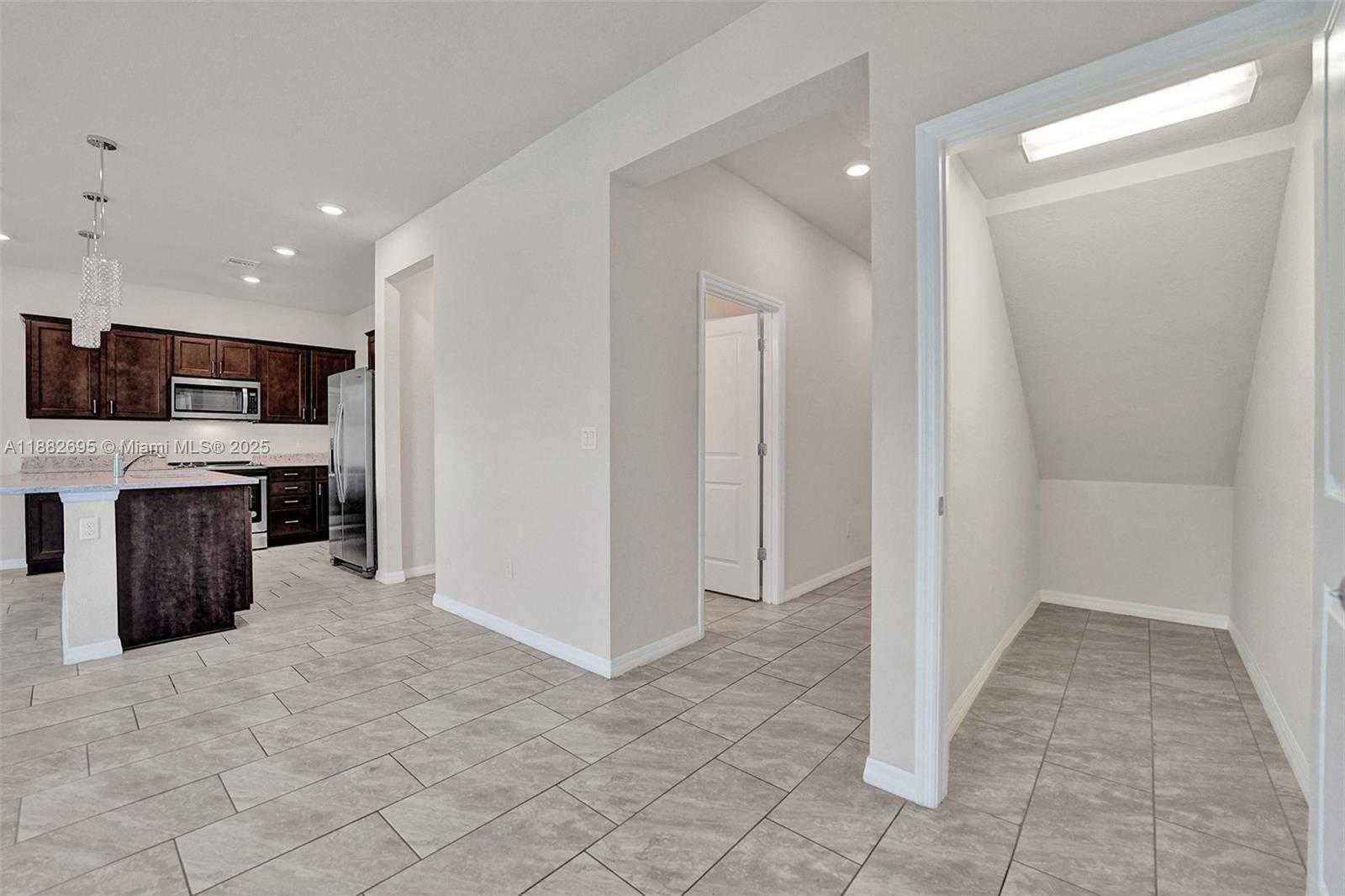 Small Image of 4764 EUCALYPTUS DR, Hollywood Number 9