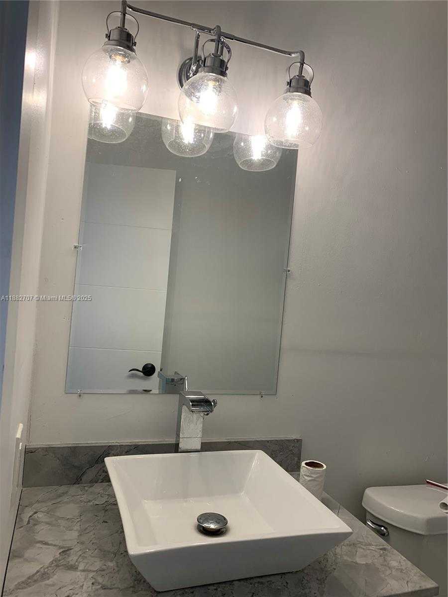 Small Image of 3298 WEST 70TH ST #101, Hialeah Number 10