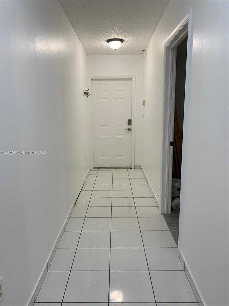Small Image of 3298 WEST 70TH ST #101, Hialeah Number 2