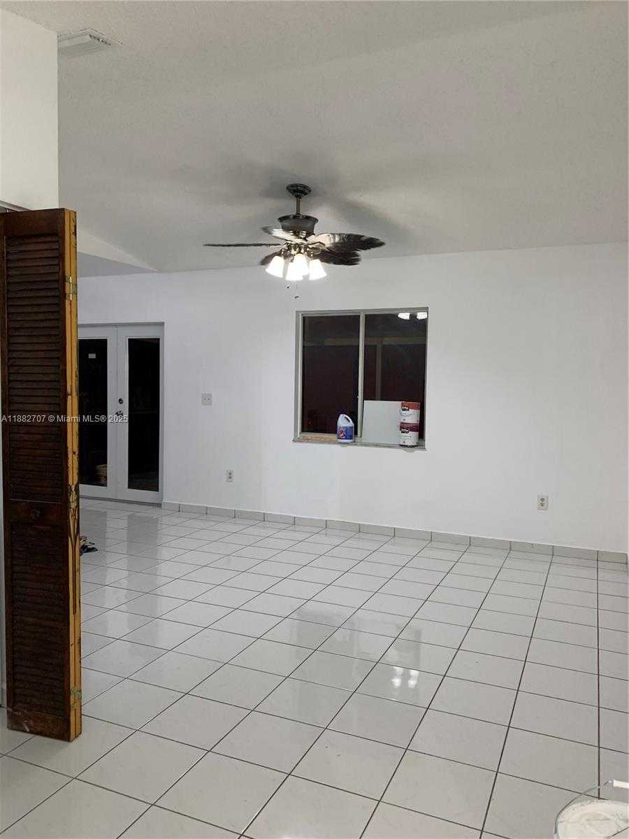 Small Image of 3298 WEST 70TH ST #101, Hialeah Number 3