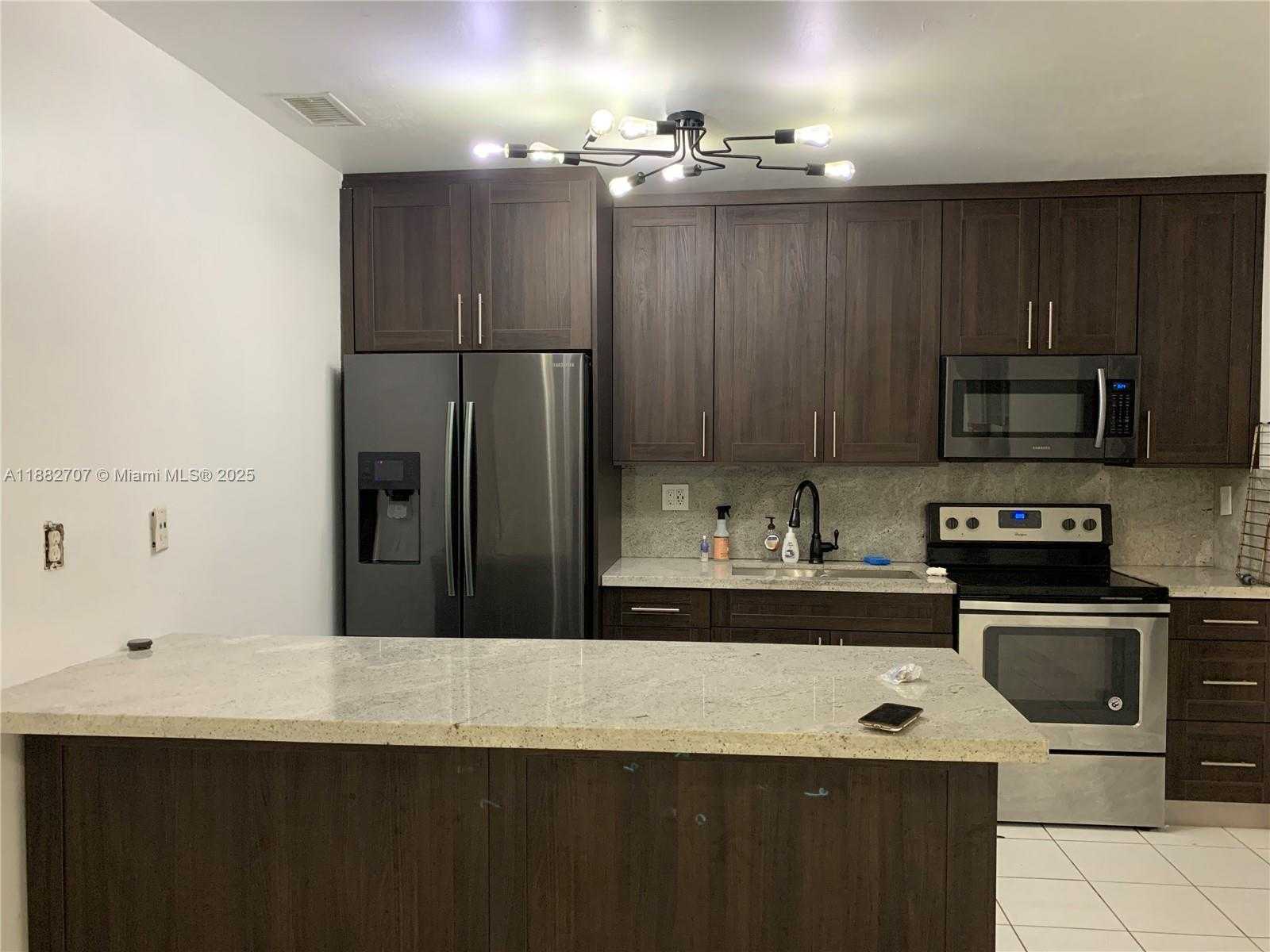 Small Image of 3298 WEST 70TH ST #101, Hialeah Number 4