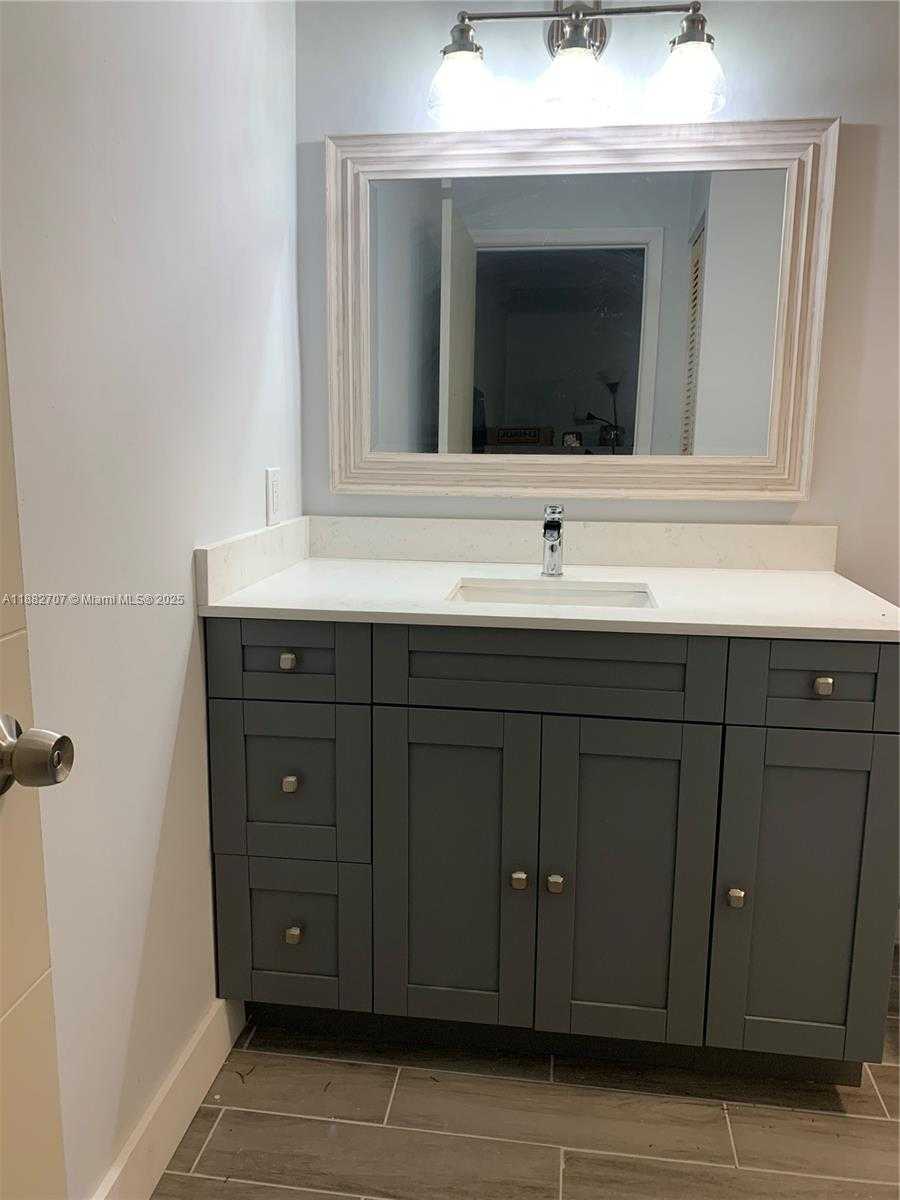 Small Image of 3298 WEST 70TH ST #101, Hialeah Number 5