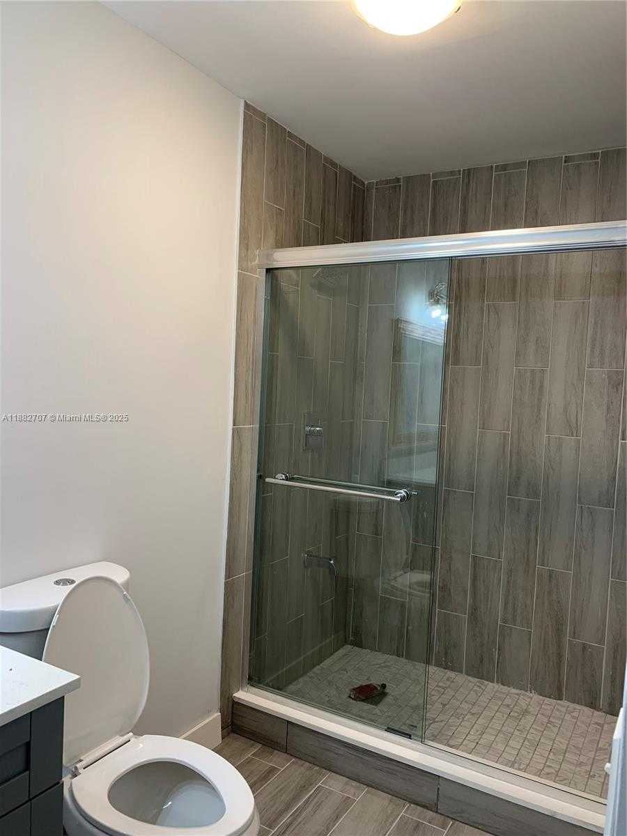 Small Image of 3298 WEST 70TH ST #101, Hialeah Number 6
