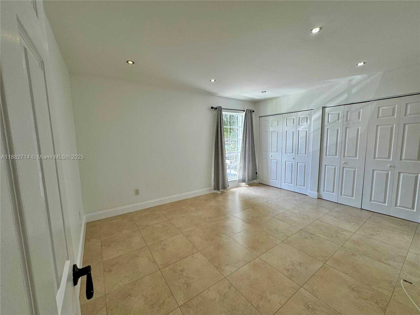 Small Image of 10768 NORTH KENDALL DR #H12, Miami Number 10