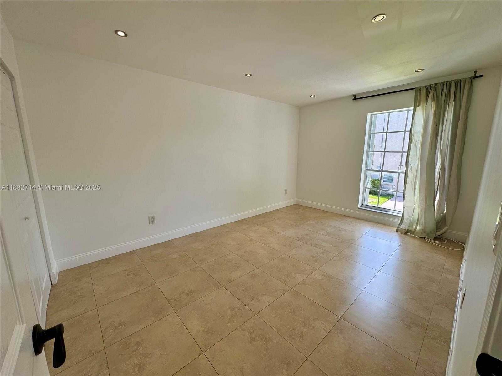 Small Image of 10768 NORTH KENDALL DR #H12, Miami Number 14