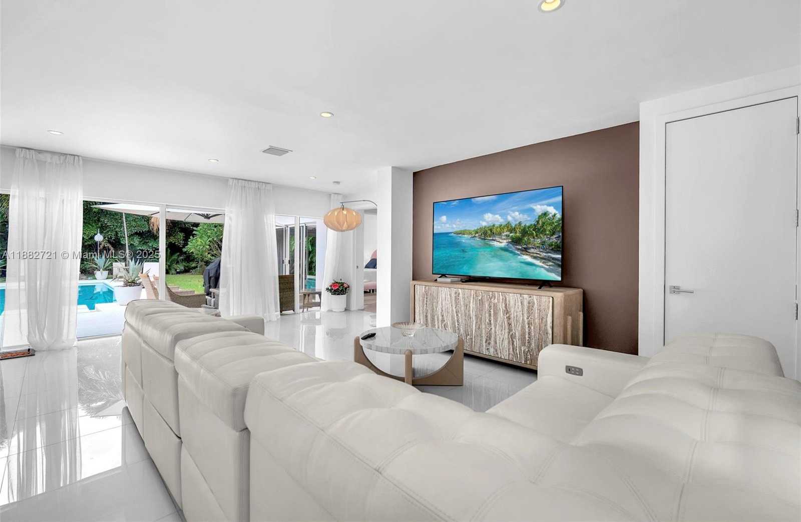 Small Image of 203 RIDGEWOOD RD #203, Coral Gables Number 23