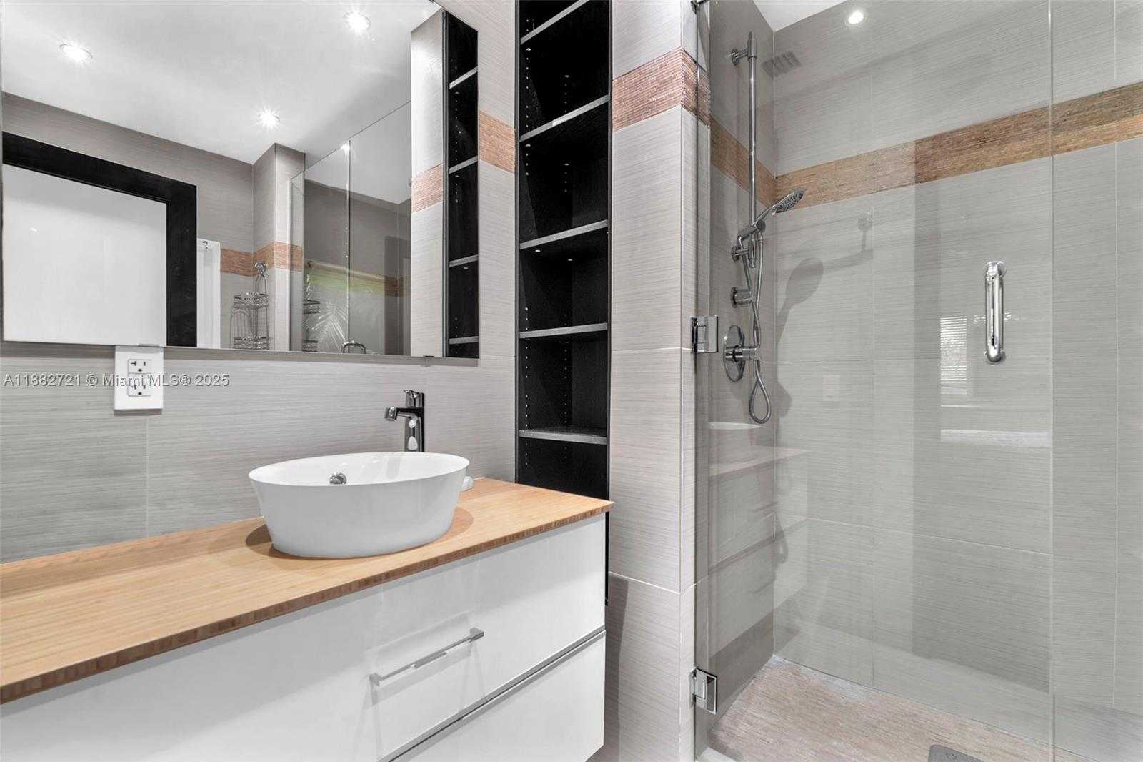 Small Image of 203 RIDGEWOOD RD #203, Coral Gables Number 29
