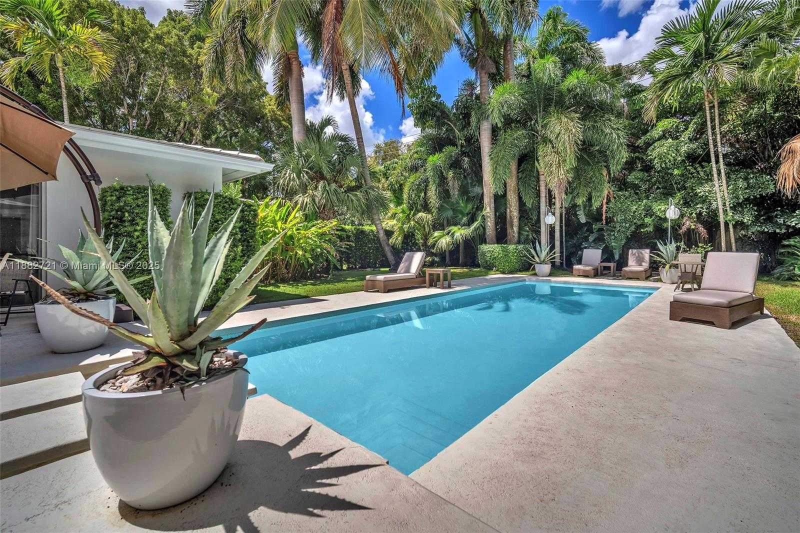 Small Image of 203 RIDGEWOOD RD #203, Coral Gables Number 32