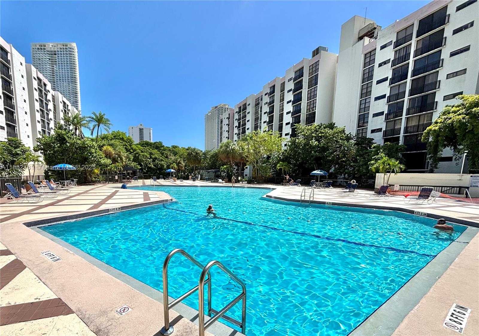 Small Image of 16909 NORTH BAY RD #607, Sunny Isles Beach Number 4