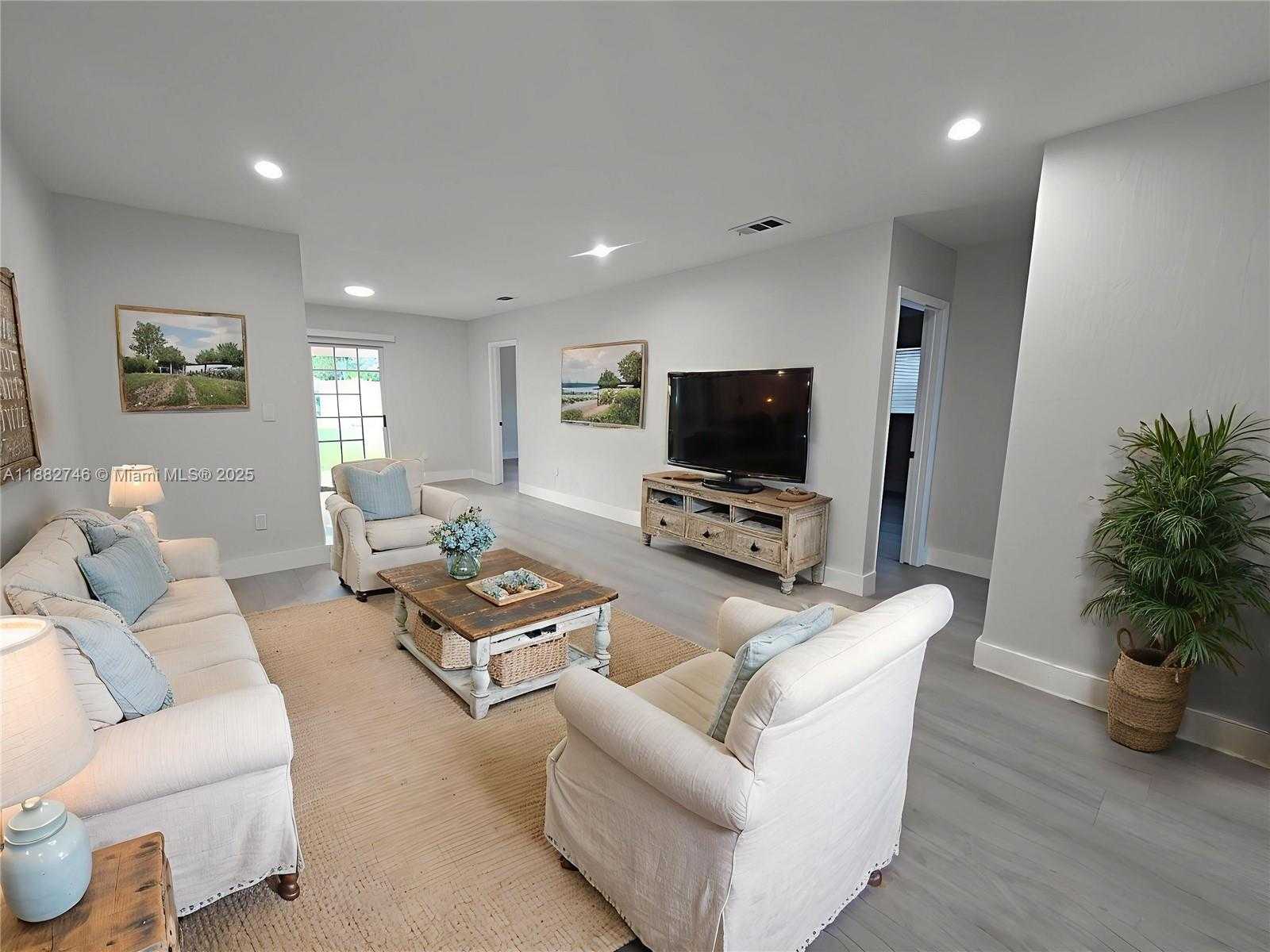 Small Image of 3130 SOUTH WEST 65TH AVE, Miami Number 2
