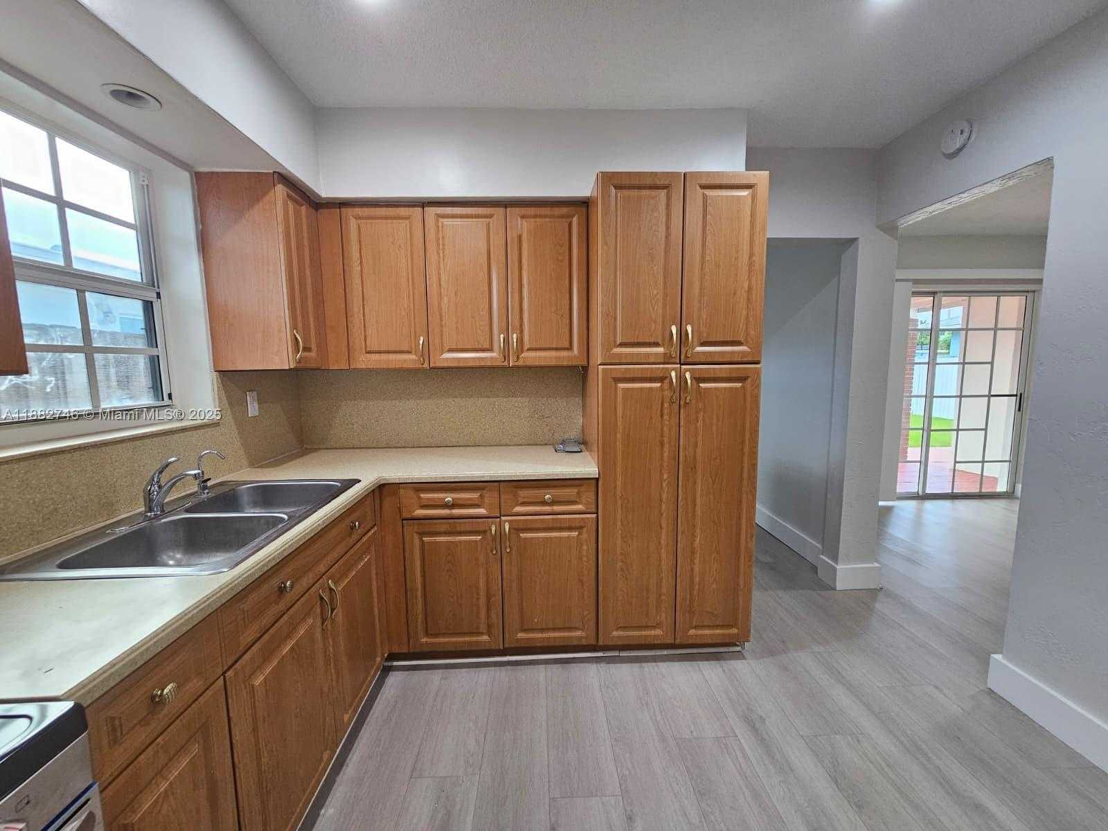 Small Image of 3130 SOUTH WEST 65TH AVE, Miami Number 6