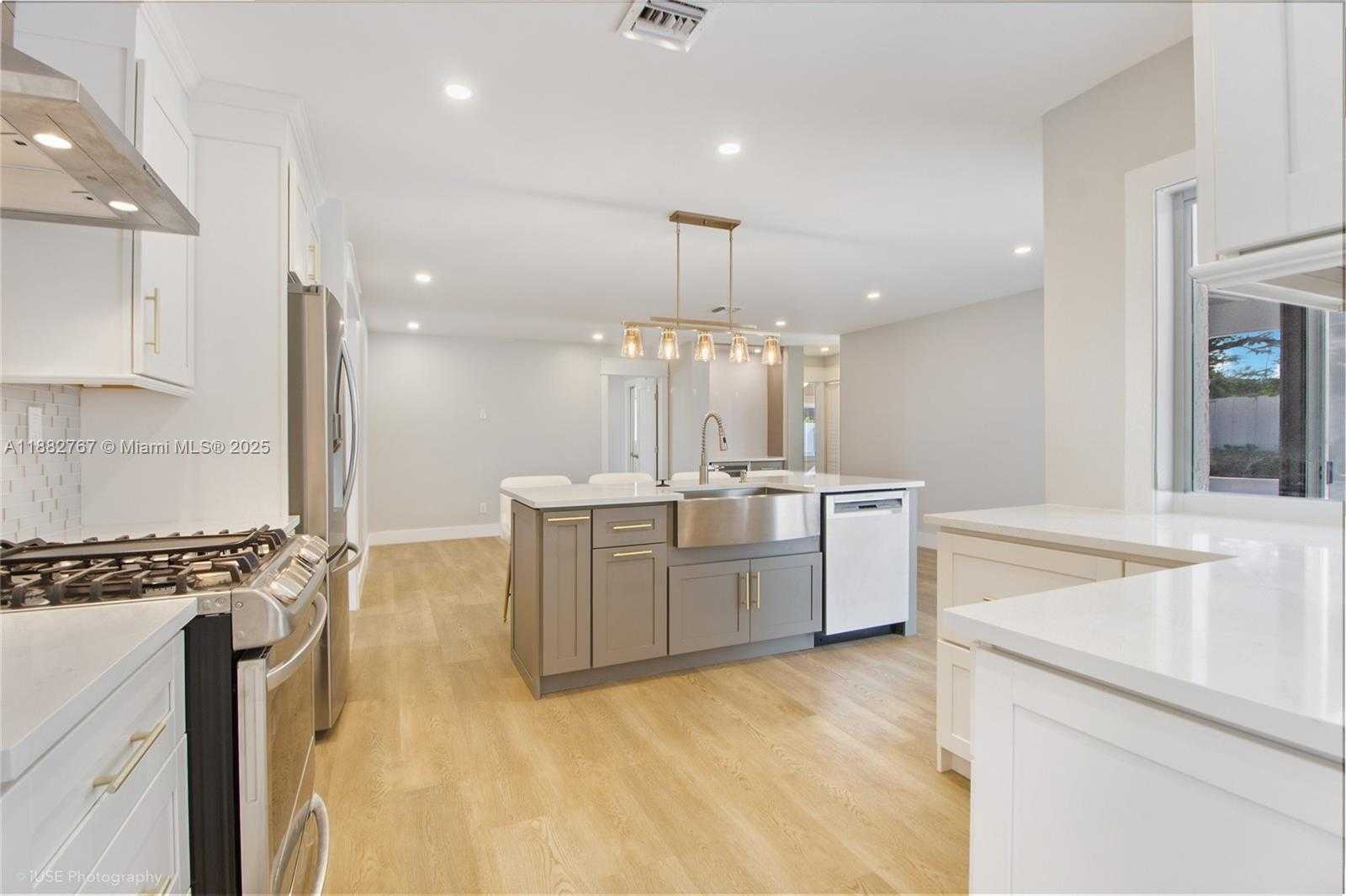 Small Image of 11011 SOUTH WEST 110TH RD, Miami Number 14