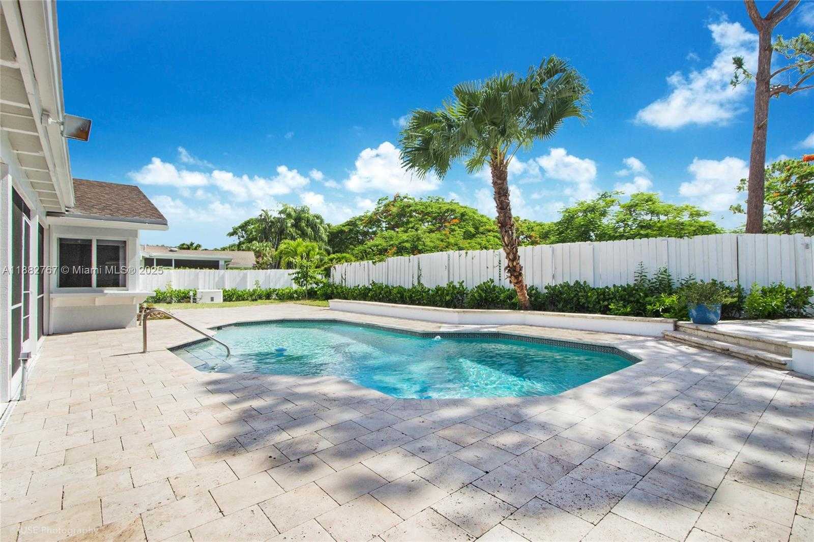 Small Image of 11011 SOUTH WEST 110TH RD, Miami Number 4