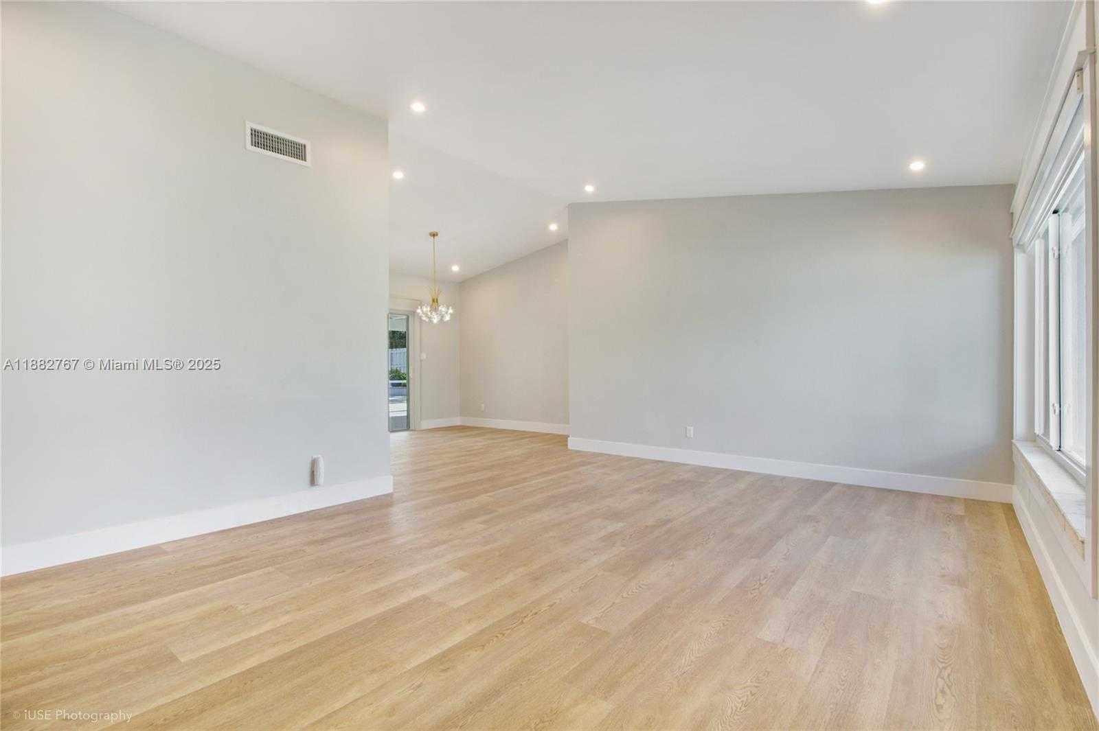 Small Image of 11011 SOUTH WEST 110TH RD, Miami Number 7