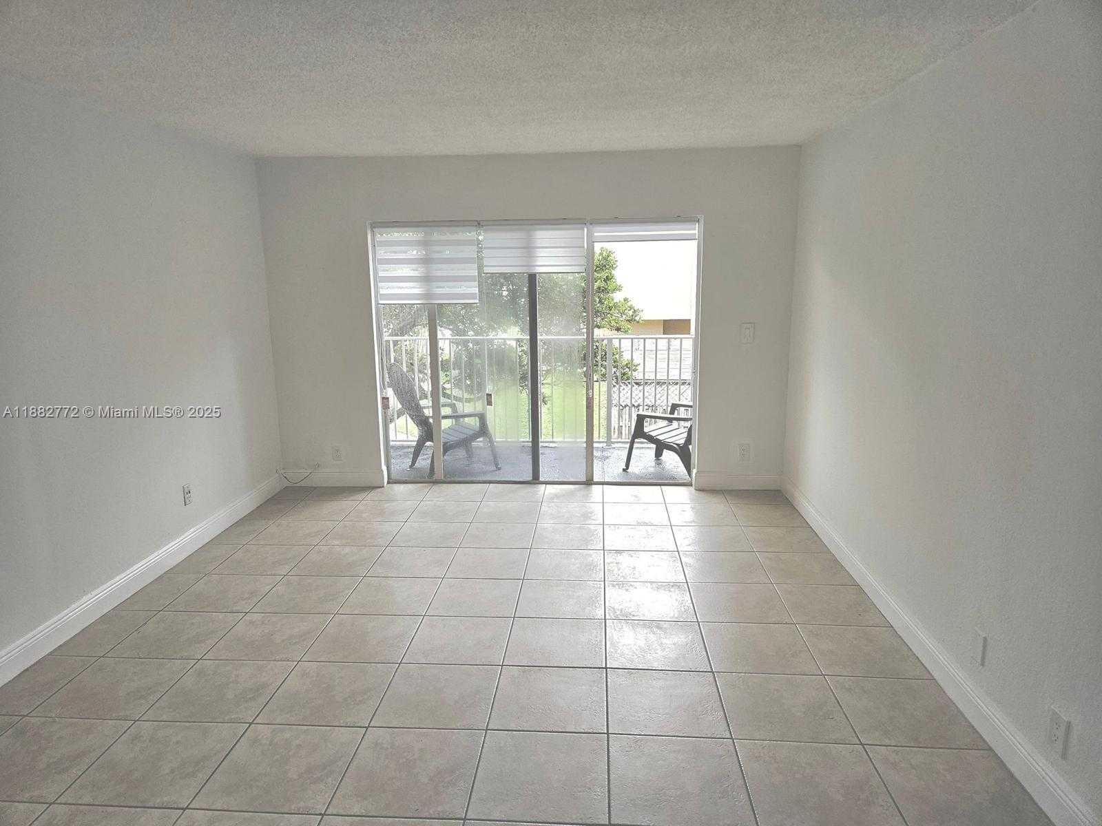 Small Image of 5201 GENEVA WAY #201, Doral Number 2