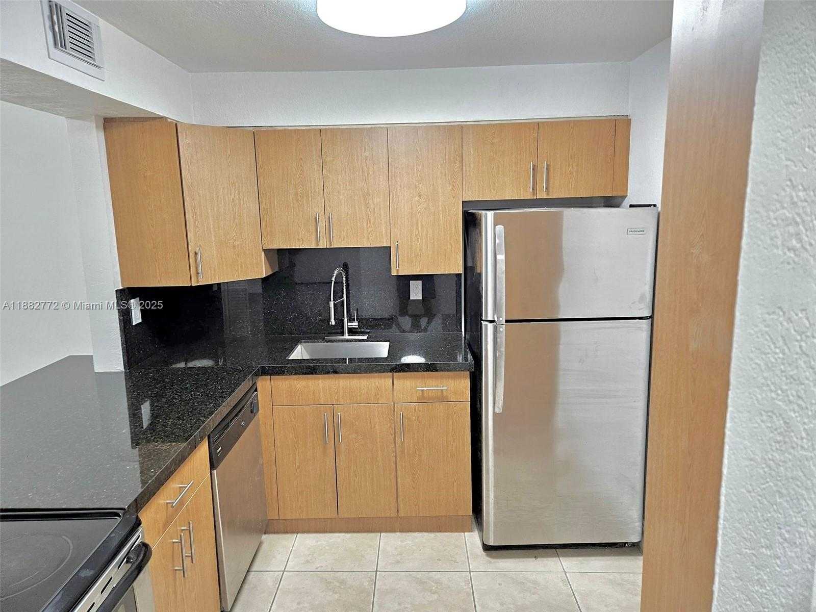 Small Image of 5201 GENEVA WAY #201, Doral Number 3