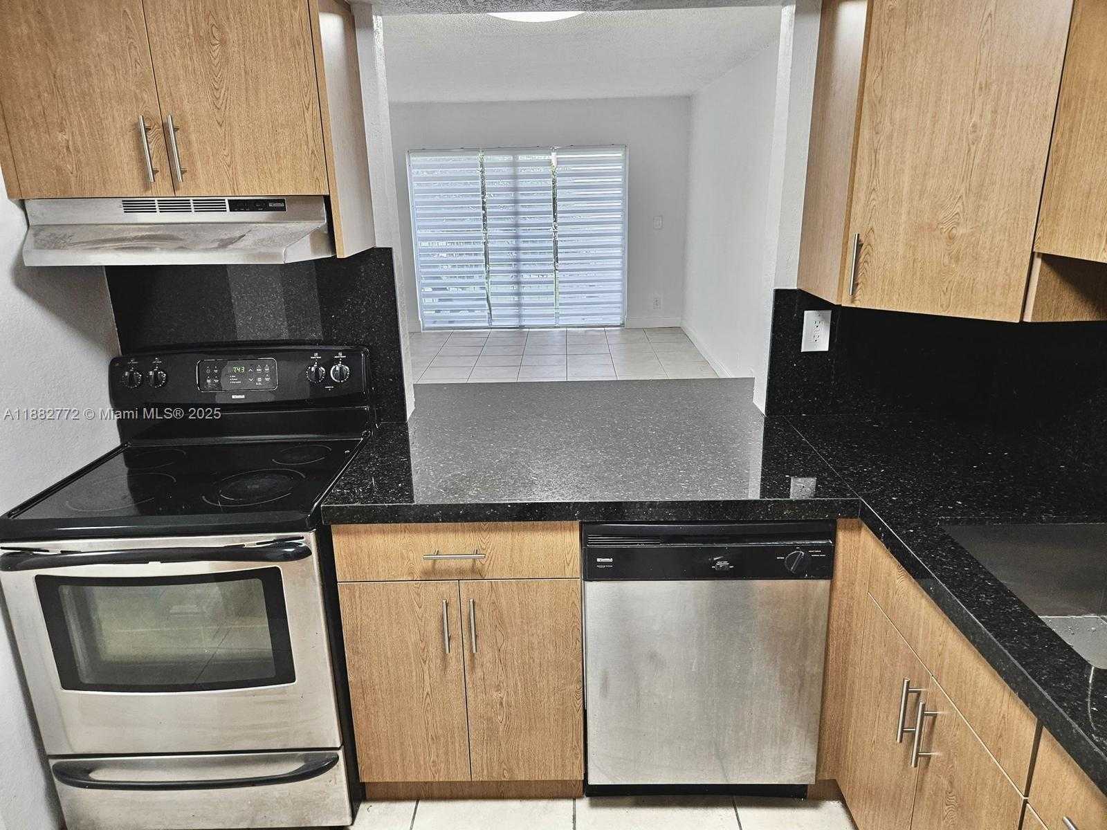 Small Image of 5201 GENEVA WAY #201, Doral Number 4